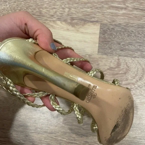VALENTINO GARAVANI STRAPPY GOLD HEEL SANDALS SIZE 40 - Picture 9 of 14